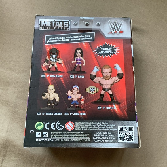 WWE Paige “Metals Die Cast” Figurine (M202) - Picture 3 of 9